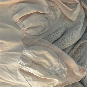Stunning Elegant pink blush Chemise with Floral Embroidery VINTAGE Rogers